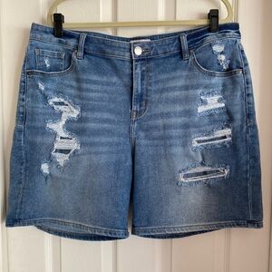 Lane Bryant Distressed Denim Shorts Size 16 Mid-Rise Boyfriend LKNEW